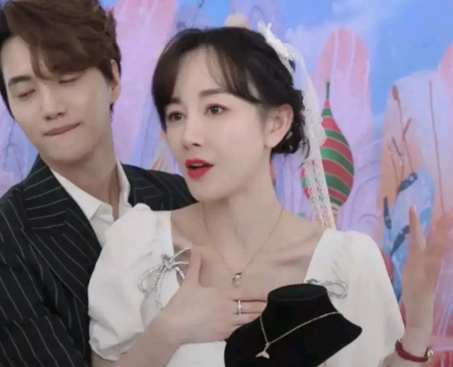 新上海滩方艳芸最后咋了，上海滩中的方艳芸（10位“大变脸”的内娱女神）