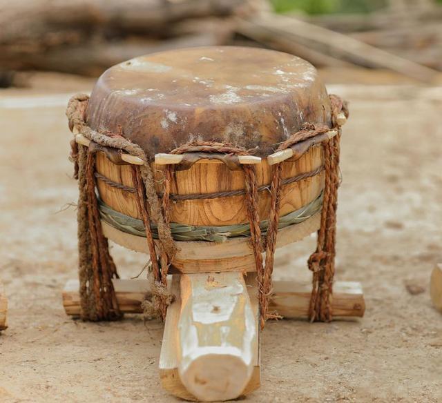 吏怎么读，蠹怎么读什么意思（“革”部的前三个生僻字）