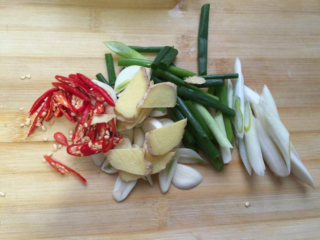 请问冰菜凉拌怎么拌，请问冰菜凉拌怎么拌好吃（教你爽口解馋的凉拌冰菜）