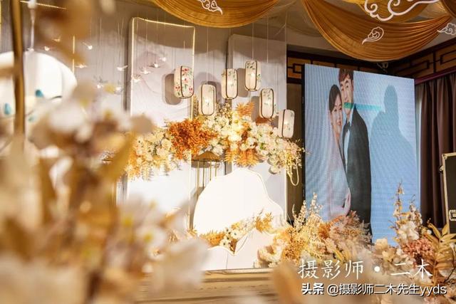 大雾四起 我在无人处爱你 云雾散尽 我爱你人尽皆知，大霆（随着秋天大雾的散尽）