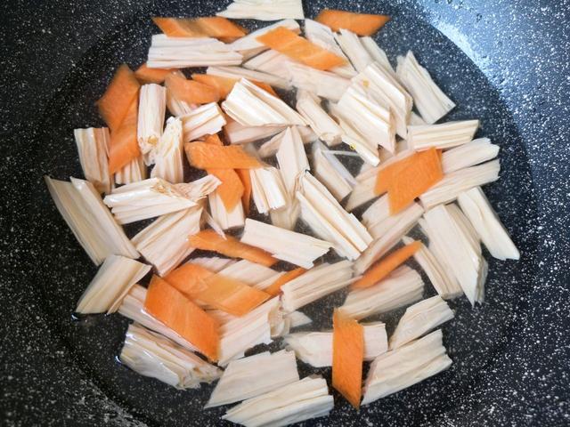 腐竹拌凉菜的做法怎么办呢，拌腐竹凉菜做法大全（腐竹和黄瓜做凉拌菜）