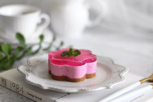 慕斯和奶油的区别，慕斯和奶油有什么区别啊（爆好吃的慕斯蛋糕制作方法）