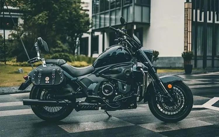 22款摩枭650ls上市!采用春风发动机,拥有32l油大箱,外观很大气