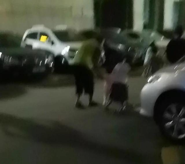 暂停按钮与停止按钮的区别，开始暂停按钮（暂停键下的小区生活）