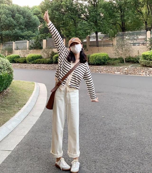 白色裤子穿搭，白色裤子穿搭图片男（最近流行这2种“白裤子”）