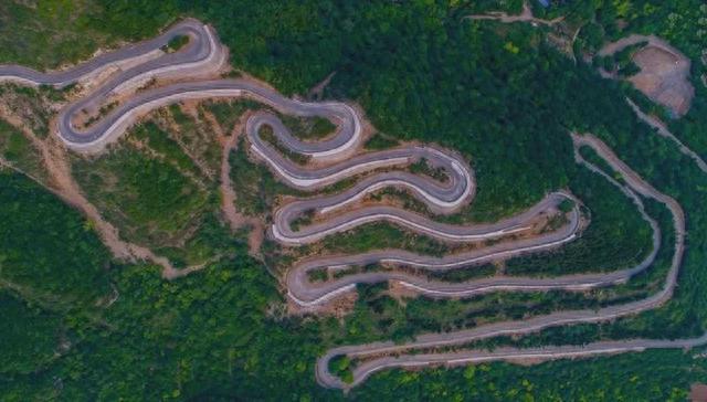 山东最美网红公路，仰天山蜿蜒回环十二折 ，盘到你两脚发软！