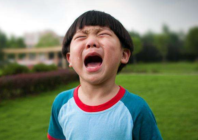 老是爱哭控制不住情绪怎么办，老是爱哭控制不住情绪怎么办13岁（让孩子心情好、情商高）