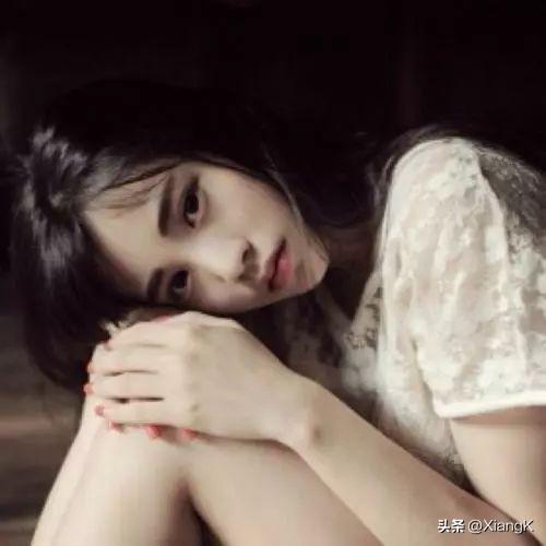 形容难过的成语，形容难过的词语4个字成语（一天一成语：郁郁寡欢）