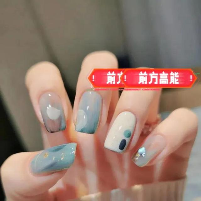 超级显白的基础款美甲，显白显嫩的美甲来一波儿~