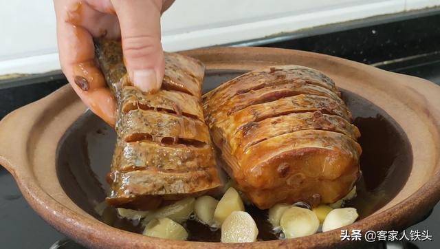鲟鱼怎么做好吃，冷水鲟鱼怎么做好吃（5块钱焗一锅下饭鱼）