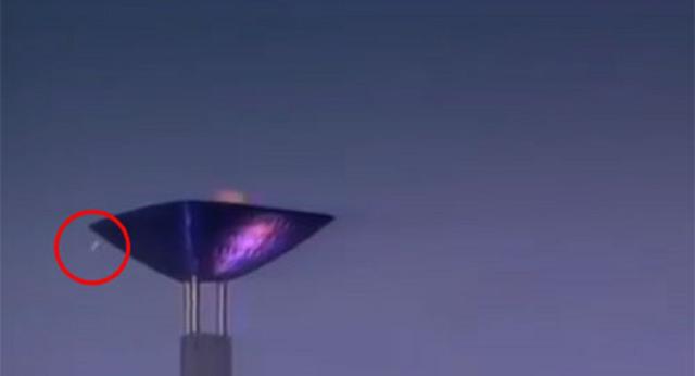 伦敦奥运会点火，奥运会开幕式主火炬怎么点着（最震撼也最具争议的那一箭）