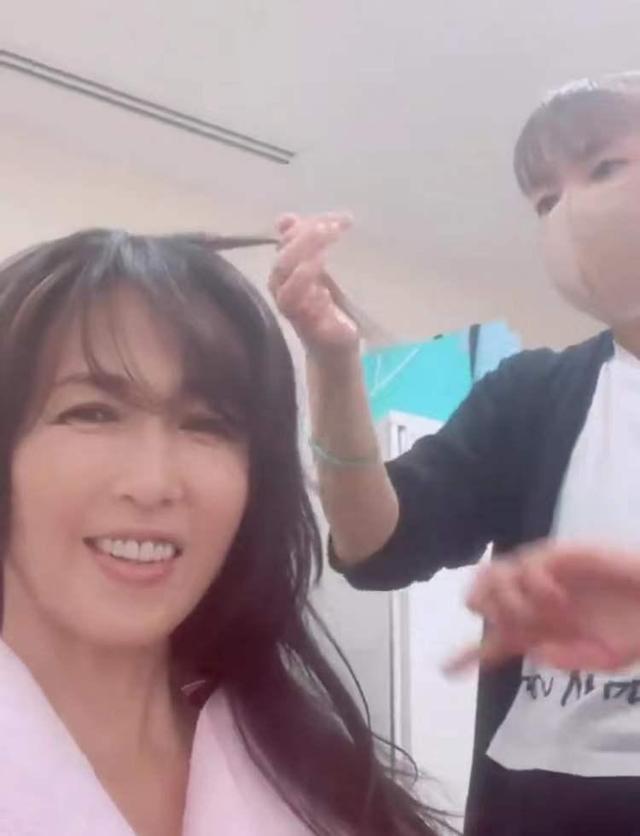 腿长老头，微信头像，腿长老头（过于骨感大腿快比小臂细了）