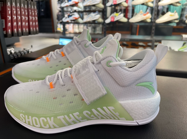 安踏篮球鞋系列如何选择，安踏要疯系列横扫4代篮球鞋曝光