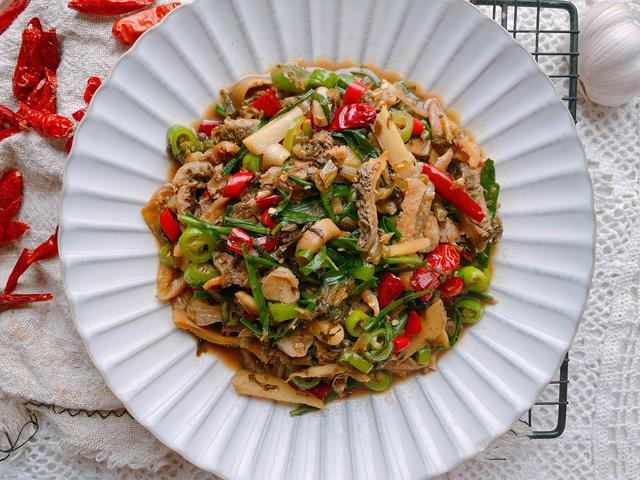 爆炒河蚌的做法，爆炒河蚌肉的做法（4月必吃的一种河鲜）