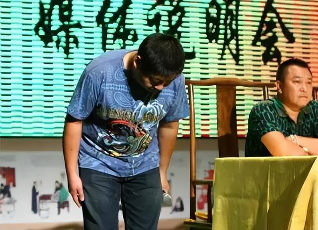 郭德纲怎么评价李鹤彪，根源也许要从“李鹤彪打人”说起