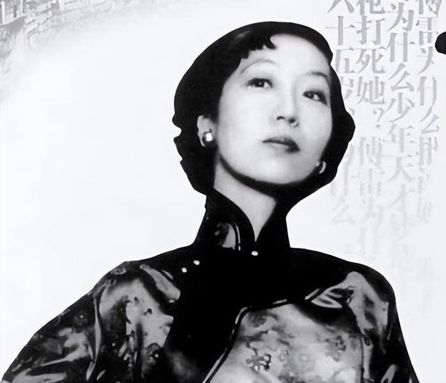 张爱玲创作《秧歌》、《赤地之恋》的主客观状况，张爱玲的《秧歌》和《赤地之恋》（童年常受父亲继母毒打）