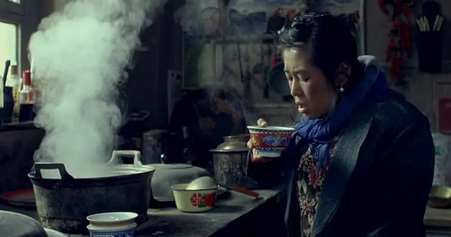 盘龙卧虎高山顶的演员，盘龙卧虎高山顶的演员是谁（把汤唯和蒋勤勤等女星放在一起）