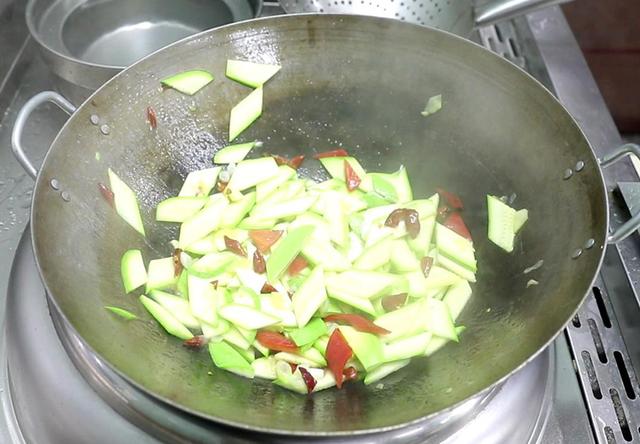 洋芋炒菜做法，洋芋炒菜做法大全家常菜（比大鱼大肉还美味）