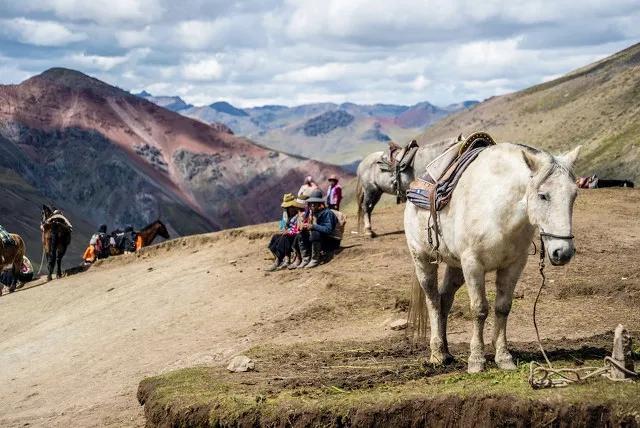 有什么成语描写赞美拉萨的天空，形容拉萨的天空的词语（天上西藏大美于行）