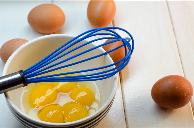 红心鸡蛋是怎么回事，鸡蛋心为什么是红的（市面上五花八门的鸡蛋）