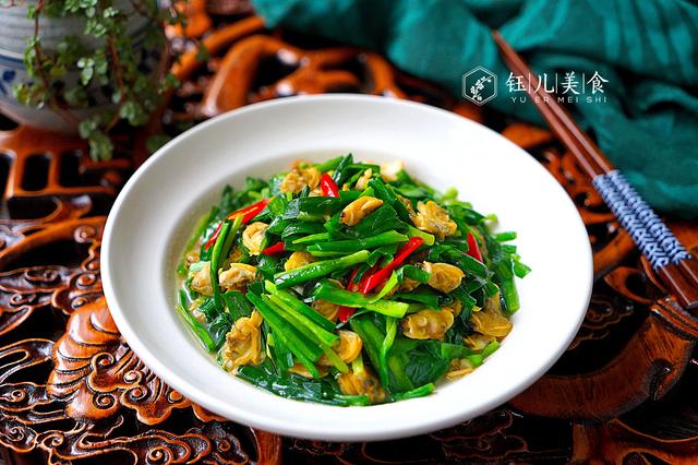 蒜苗炒鱿鱼，炒鱿鱼怎么炒（给家人多吃这6种蔬菜）