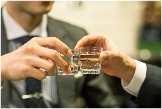 背熟10句喝酒开场白话术，背熟喝酒开场白话术（支支吾吾讲不好“开场白”）