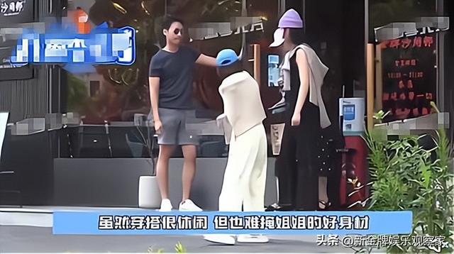 男人观察女人的穿着打扮，女人穿衣打扮是给男人看的吗（素颜穿休闲装被狗仔跟拍）