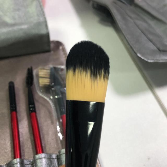 化妆初学者必备化妆工具，化妆初学者必备化妆工具图片（学化妆第一课：化妆工具的认识）