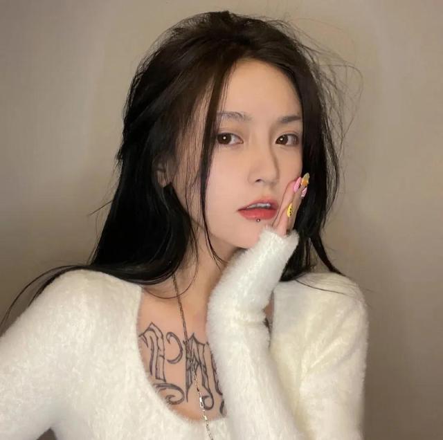 ins女生头像/时尚/高级感/2021/成熟，女生头像ins高级质感身材微信（ins风/高质量成熟女生头像）