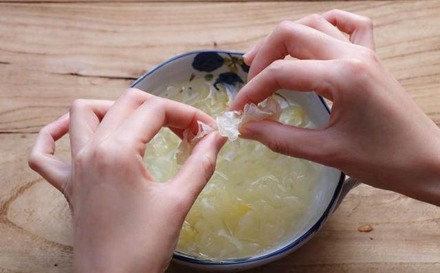 银耳可以生吃吗，银耳能生吃吗（免洗免泡的本草银耳才是首选）