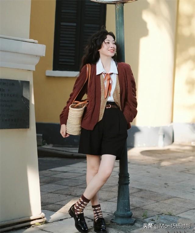 穿衣颜色搭配，穿衣颜色搭配技巧（“幸运色+讨喜色”搭配）