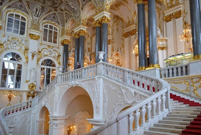 俄罗斯标志性建筑，俄罗斯高楼的标志（冬宫博物馆不再皇家私藏）