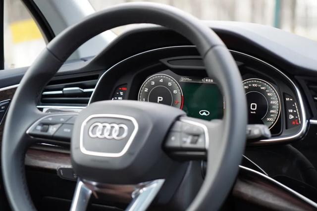 奥迪派克峰内饰图片，奥迪派克峰报价及图片（价值2.7亿的奥迪）