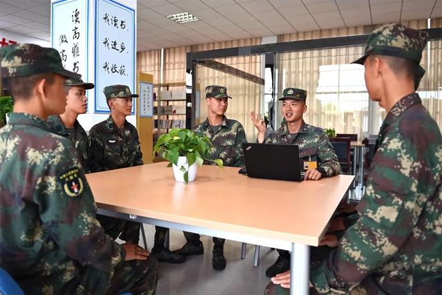 送新兵祝福语简短，家人送新兵祝福语简短（这份临别赠礼有点“硬”）