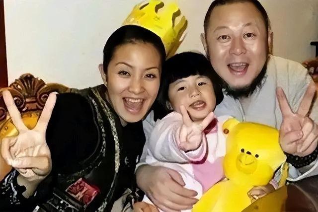 仲小萍比火风大几岁，火风老婆仲小萍个人简介（歌手火风母亲感染新冠去世）