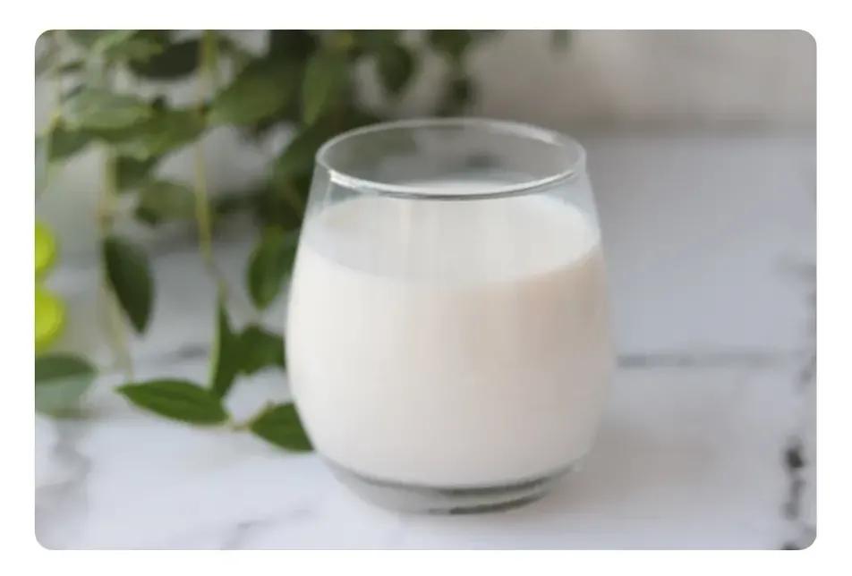 圆珠笔油怎么洗，去圆珠笔油的（去除衣服上的圆珠笔油）