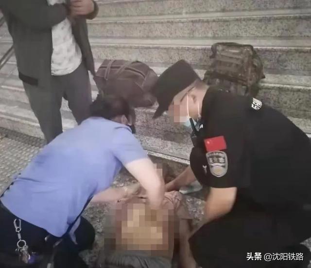 如何防止旅客烫伤，如何防止旅客烫伤发生（客运员小姐姐“救”在你身边）