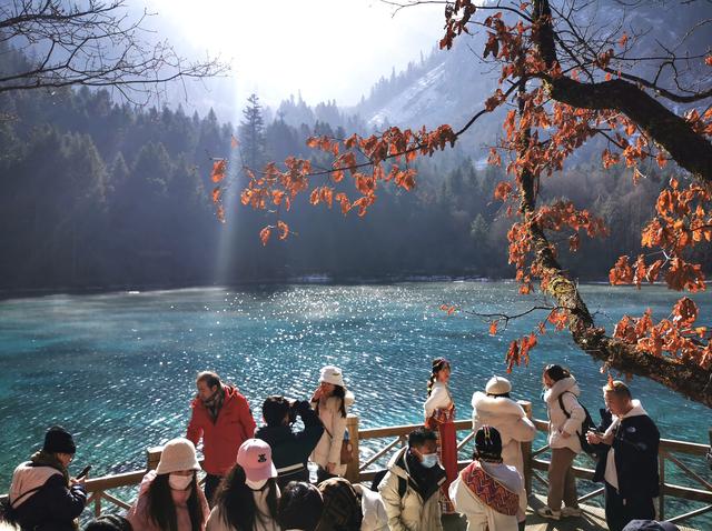 九寨沟冬天美景，九寨沟迎来旅游高峰