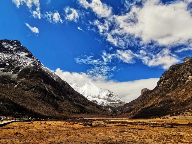 云南玉龙雪山海拔高度,玉龙雪山海拔高度多少(海拔6740米横跨云南西藏
