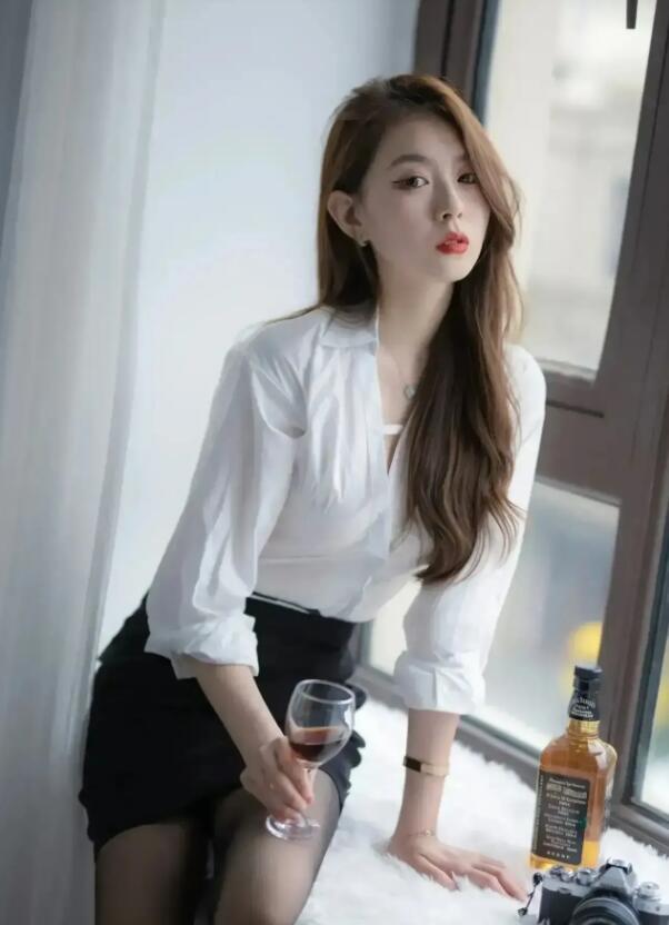 顶天立地的拼音，顶天立地的拼音怎么写（赏美女·学成语）