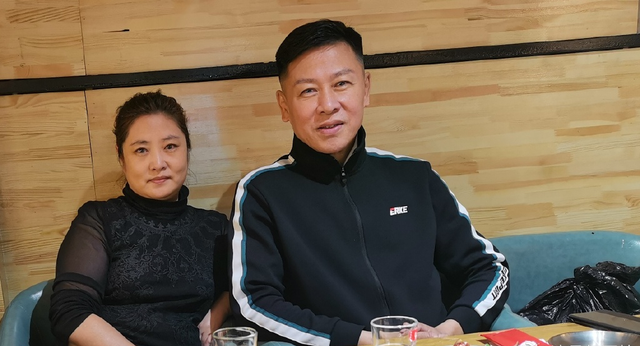 胡亚捷与妻子汤静：一边互相嫌弃，一边不离不弃，活成儿子的榜样