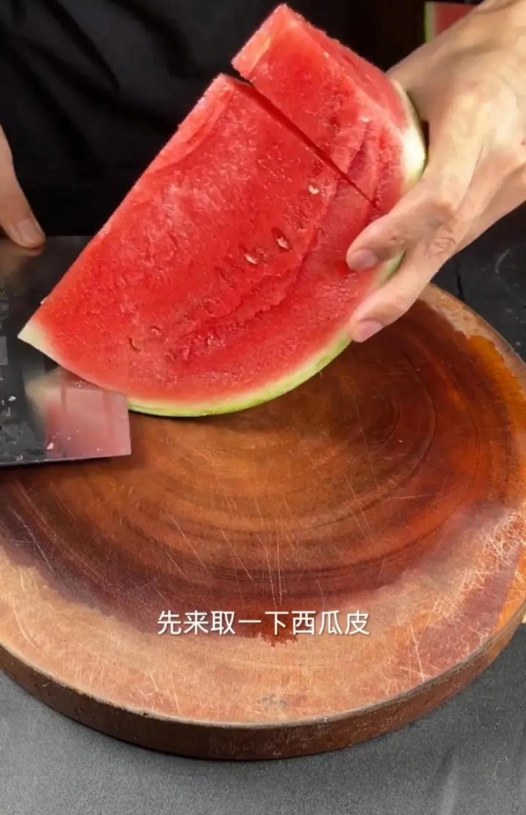 如何做水果拼盘，好看的水果拼盘及做法（在家招待客人也要会做的水果拼盘）