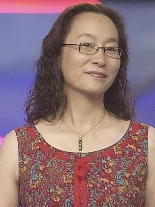 优雅女性发型图，不要选大背头、大妈卷