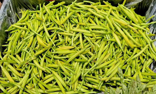 干黄花菜的做法，干黄花菜的做法大全家常做法（这菜抓紧吃）