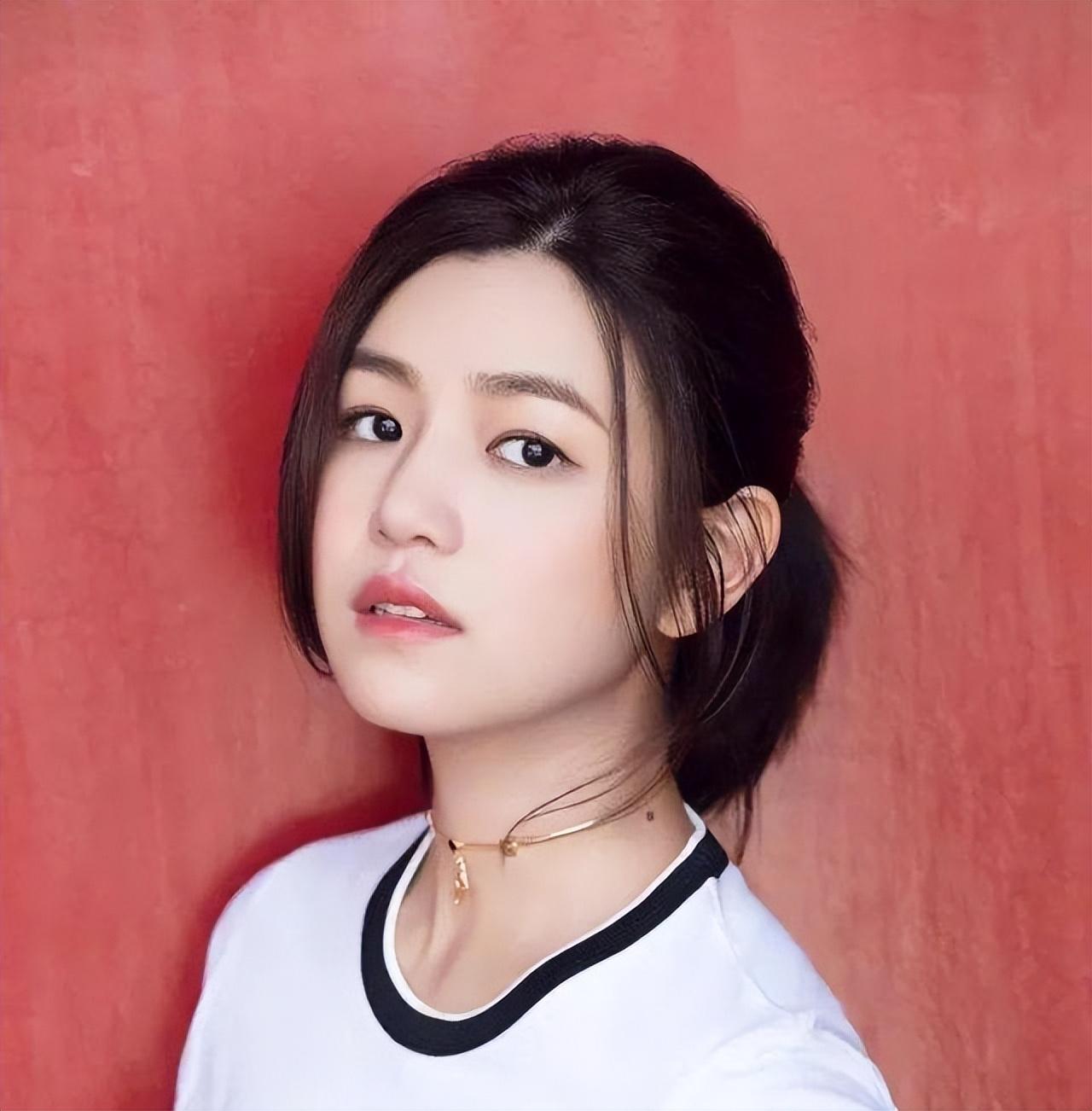 女人的脸型一般分5种:鹅蛋脸是完美脸,圆脸是少女脸,你是哪种-质信十