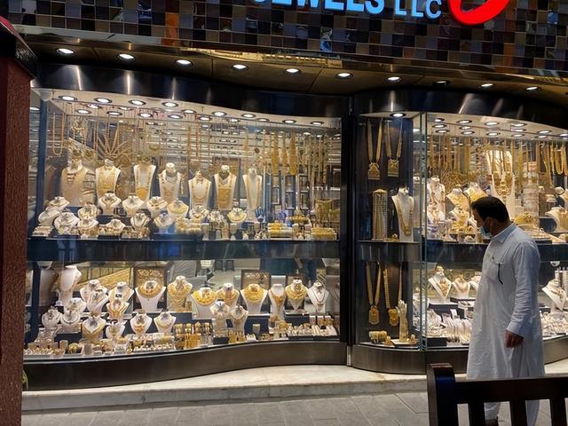 迪拜为什么那么有钱，为什么能从一片荒漠到世界最豪城市