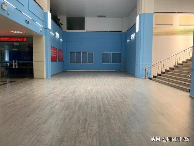 室内羽毛球场做法，室外羽毛球场做法（港口公司室内羽毛球场pvc运动地板铺装案例）