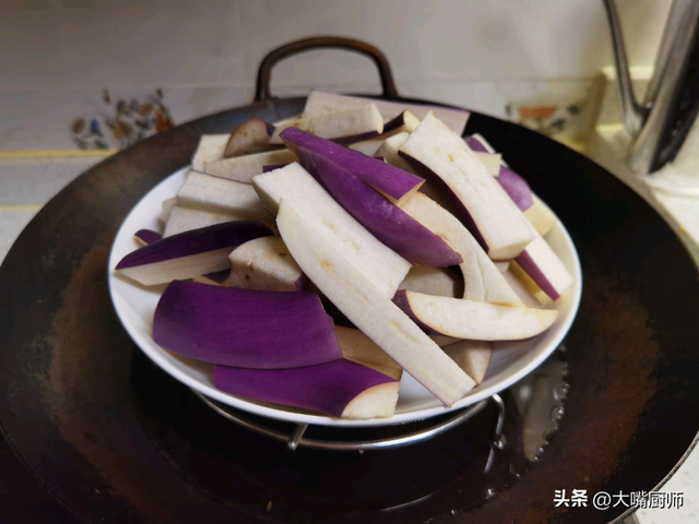 羊肉胡萝卜砂锅煲的做法，羊肉砂锅煲的做法（教你做4道“砂锅煲”）