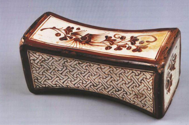 为什么古时候的人要睡瓷枕，古代的瓷枕头是用来睡觉的吗（女子睡觉时为什么喜欢用瓷枕）