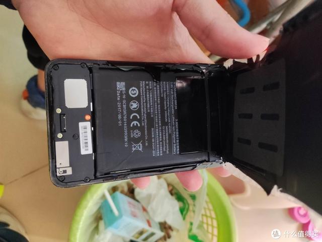 小米手机电量显示怎么设置，小米手机如何设置电量显示方式（给老爸的小米6哥哥换个电池）